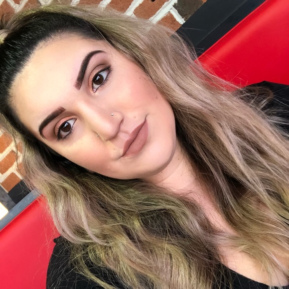 Meet your Posher, Deidre - Picture 1 of 1